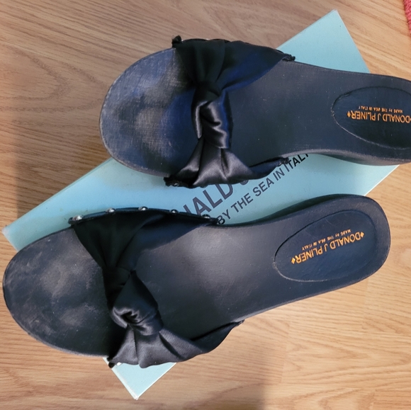 Donald J. Pliner Sandals - Picture 2 of 3